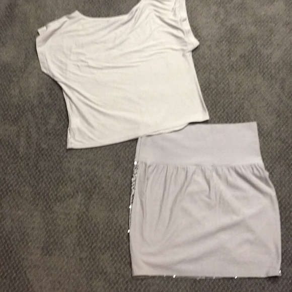 ♥️$5 FINAL PRICE Silver sequin skirt outfit medium - Picture 2 of 2